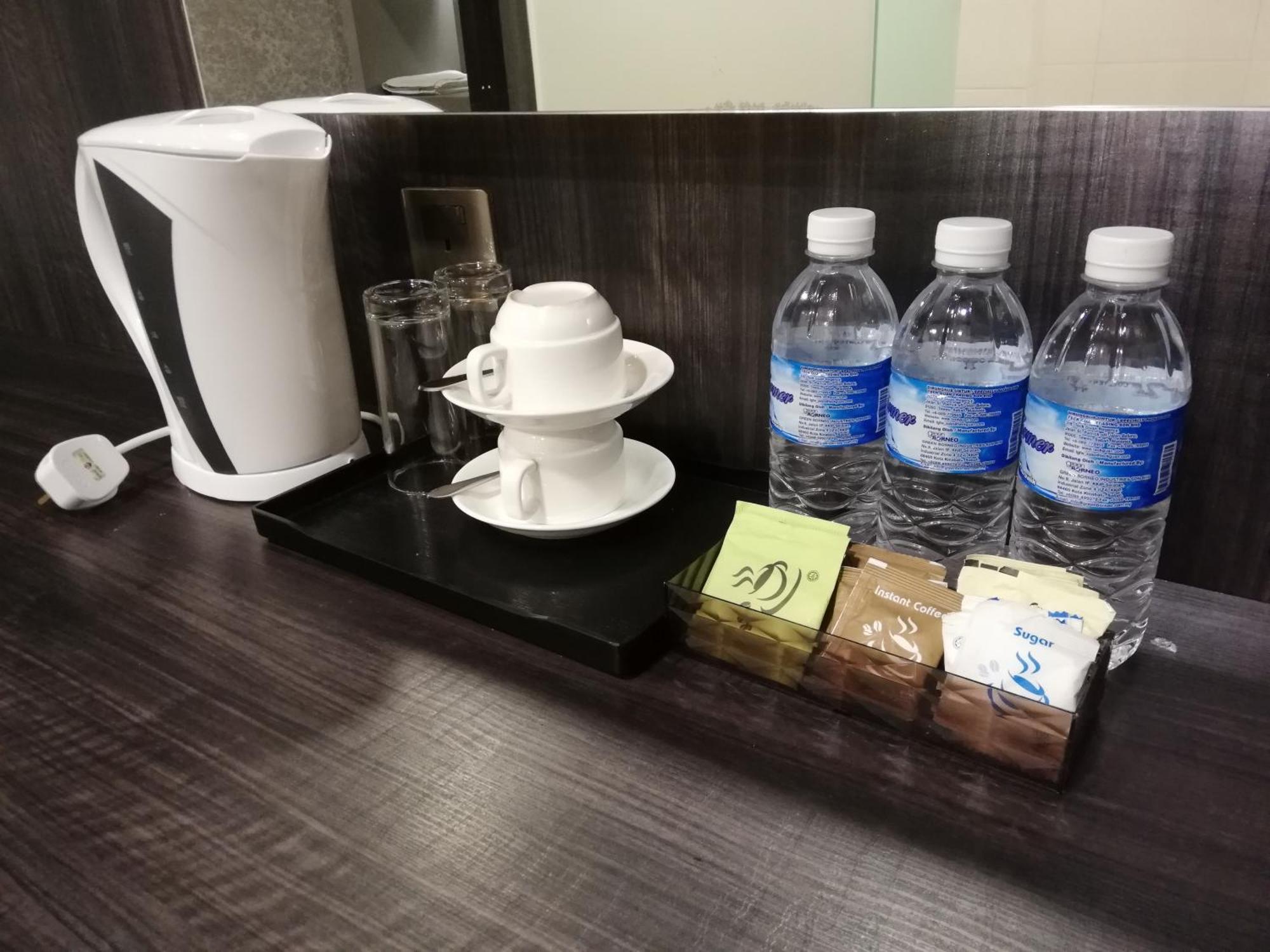 易居酒店 亞庇 外观 照片