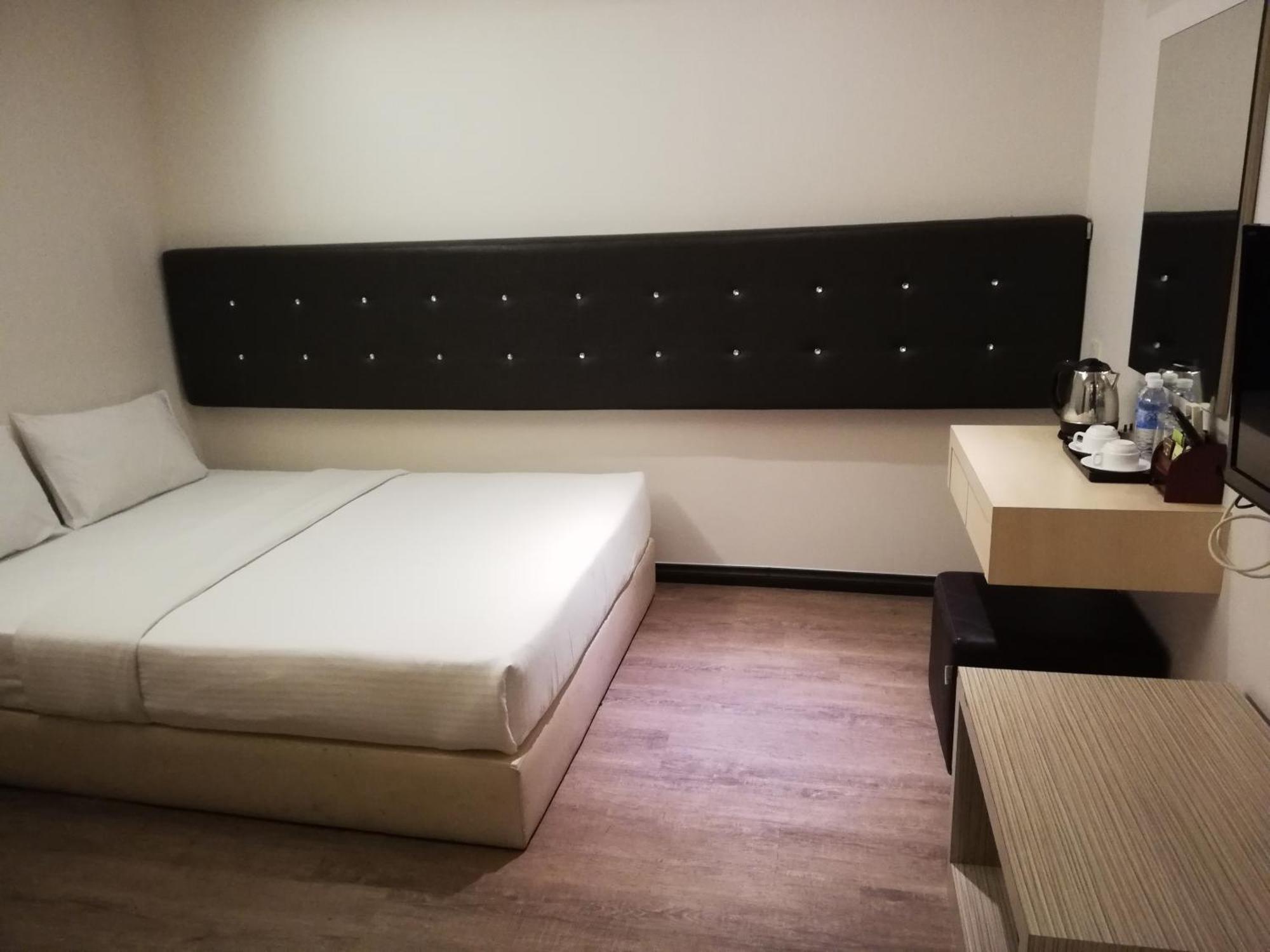 易居酒店 亞庇 外观 照片