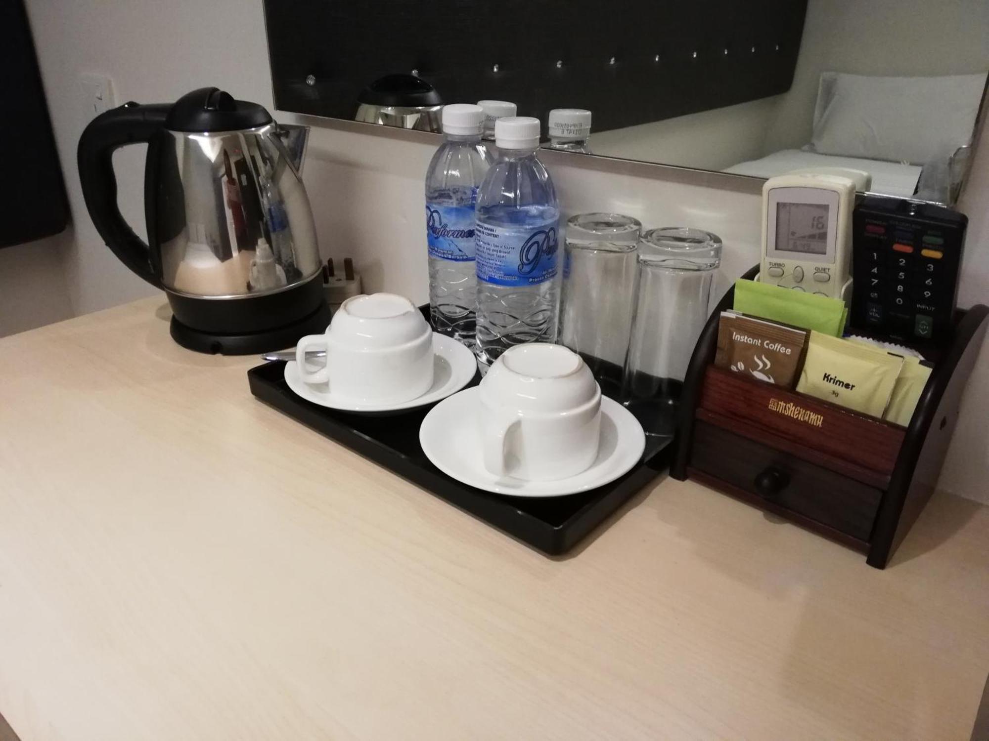 易居酒店 亞庇 外观 照片